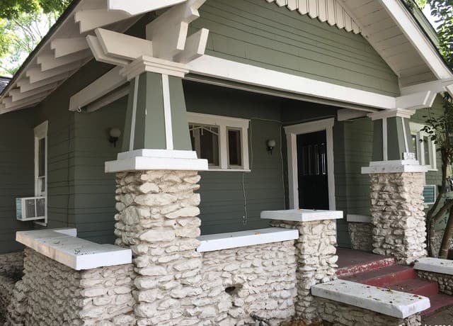 rental at 512 E Mulberry Ave Unit 1 in San Antonio, TX — photo 1