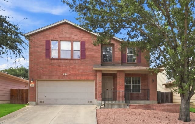 rental at 6711  Elmwood Crst in Live Oak, TX — photo 2