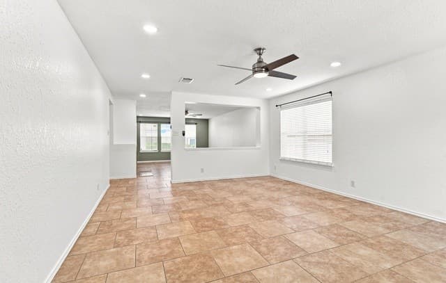 rental at 6711  Elmwood Crst in Live Oak, TX — photo 4