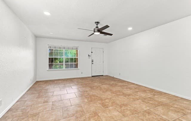 rental at 6711  Elmwood Crst in Live Oak, TX — photo 5