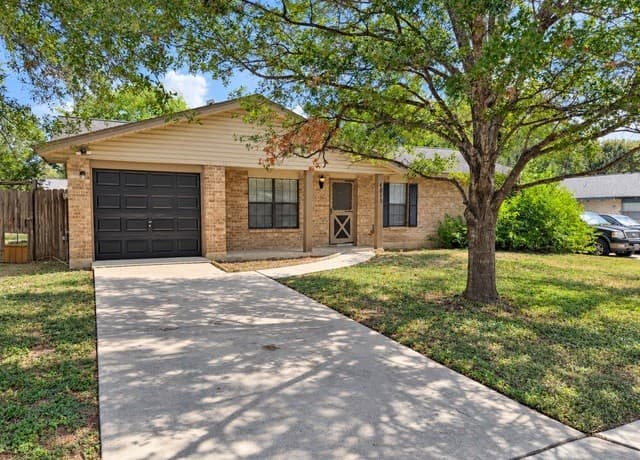 rental at 4815  Casa Corona St in San Antonio, TX — photo 2