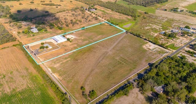 rental at 11791  Kinney Rd in Atascosa, TX — photo 2