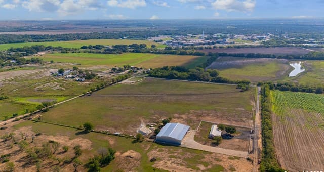 rental at 11791  Kinney Rd in Atascosa, TX — photo 4