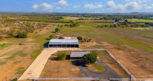 rental at 11791  Kinney Rd in Atascosa, TX — photo 5