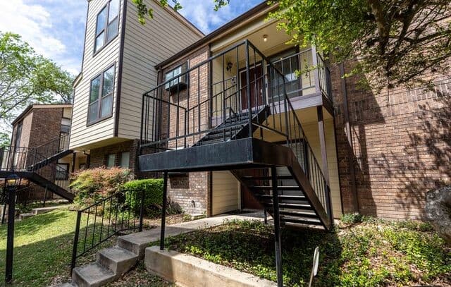 rental at 2542  Babcock Rd Unit D201 in San Antonio, TX — photo 1