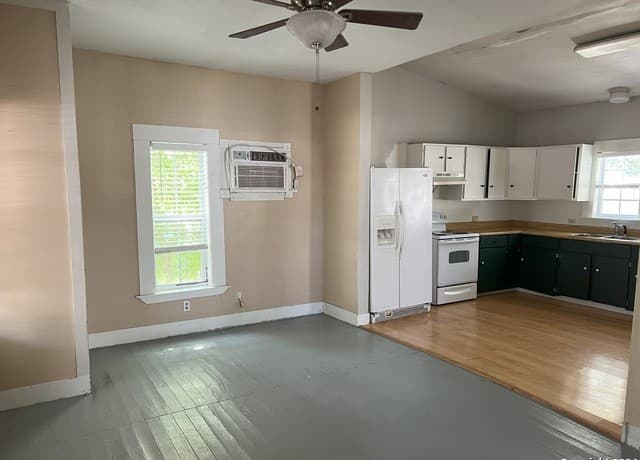 rental at 213 W Schulz St in Marion, TX — photo 3