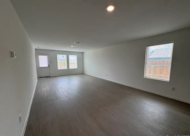 rental at 9718  Janefield Ml in San Antonio, TX — photo 5