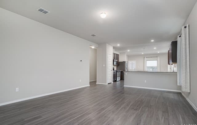 rental at 5510  Daniel in St Hedwig, TX — photo 4