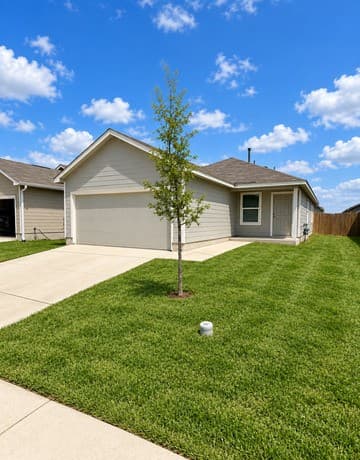 rental at 11787  Field Briar in Converse, TX — photo 2