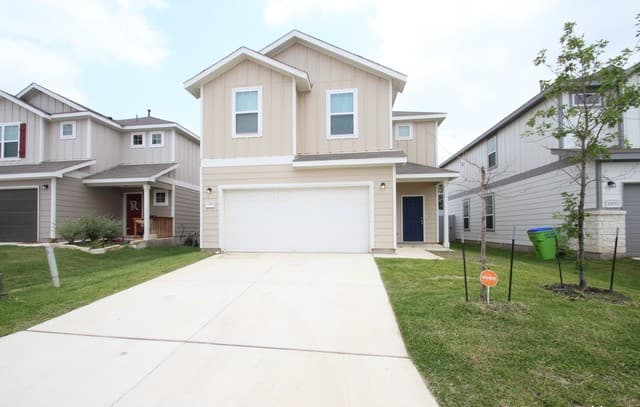 rental at 11855  Burnett Rnch in San Antonio, TX — photo 1