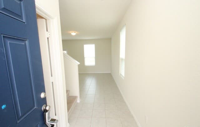 rental at 11855  Burnett Rnch in San Antonio, TX — photo 4