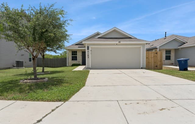 rental at 7103  Cozy Run in San Antonio, TX — photo 2
