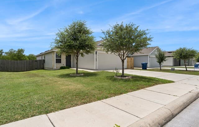 rental at 7103  Cozy Run in San Antonio, TX — photo 3