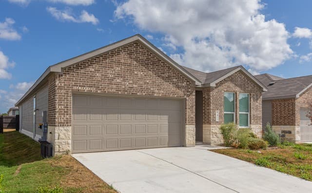rental at 9415  Dassler Spgs in Converse, TX — photo 3