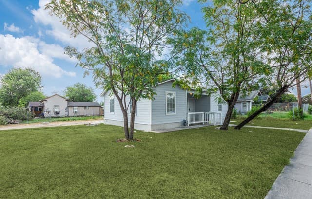 rental at 1510  Nw 19th St in San Antonio, TX — photo 1