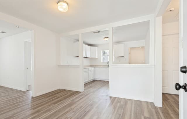 rental at 1510  Nw 19th St in San Antonio, TX — photo 3