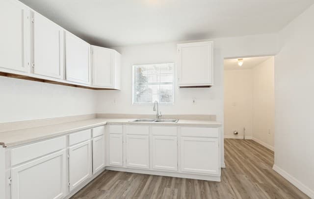 rental at 1510  Nw 19th St in San Antonio, TX — photo 4