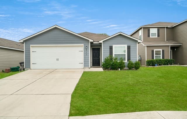 rental at 3923  Southton Vw in San Antonio, TX — photo 1