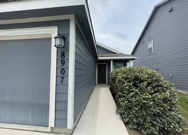 rental at 8907  Lamus Wheel in San Antonio, TX — photo 2