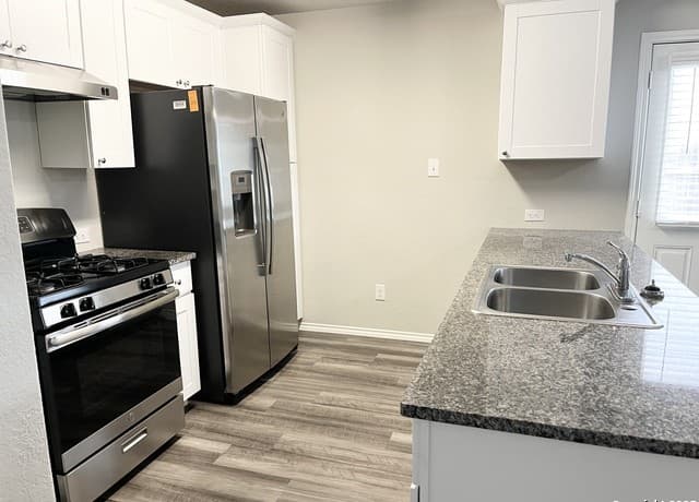 rental at 8907  Lamus Wheel in San Antonio, TX — photo 5
