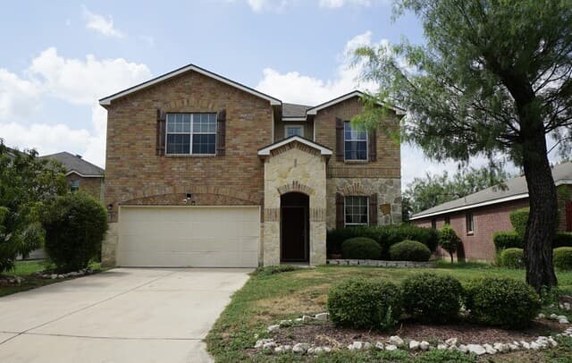 rental at 11710  Meadowood Oaks in San Antonio, TX — photo 1