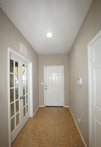 rental at 11710  Meadowood Oaks in San Antonio, TX — photo 2