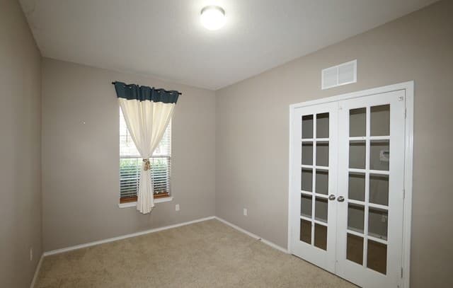 rental at 11710  Meadowood Oaks in San Antonio, TX — photo 3