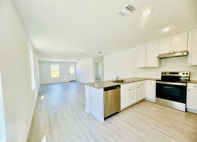 rental at 11638  Existing Run in Von Ormy, TX — photo 2