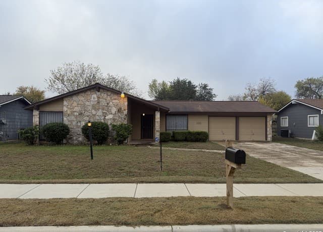 rental at 7422  Fieldgate Dr in San Antonio, TX — photo 1