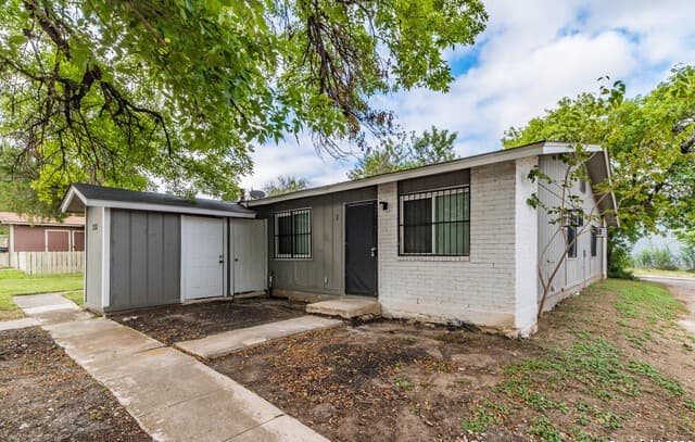 rental at 7131  Glen Ter Unit 1 in San Antonio, TX — photo 1