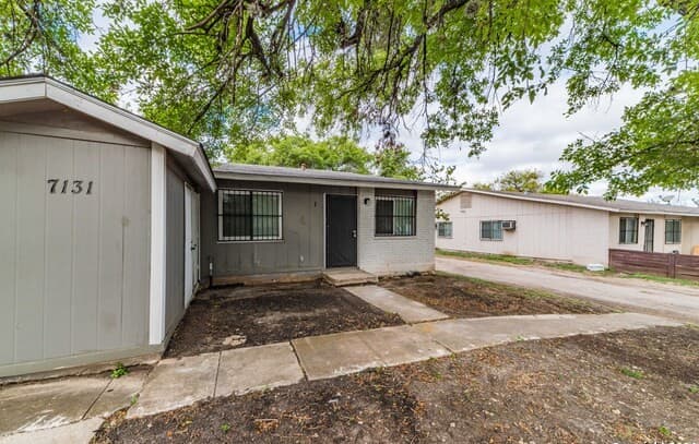 rental at 7131  Glen Ter Unit 1 in San Antonio, TX — photo 3