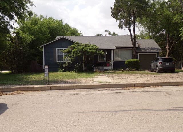 rental at 1126 Garraty Rd in San Antonio TX