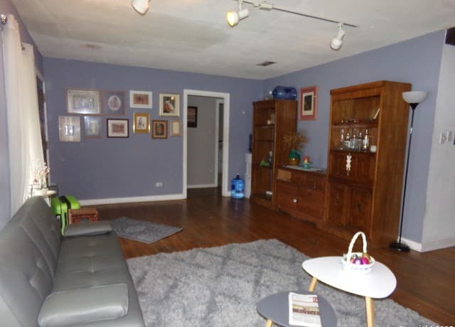 rental at 1126  Garraty Rd in San Antonio, TX — photo 3