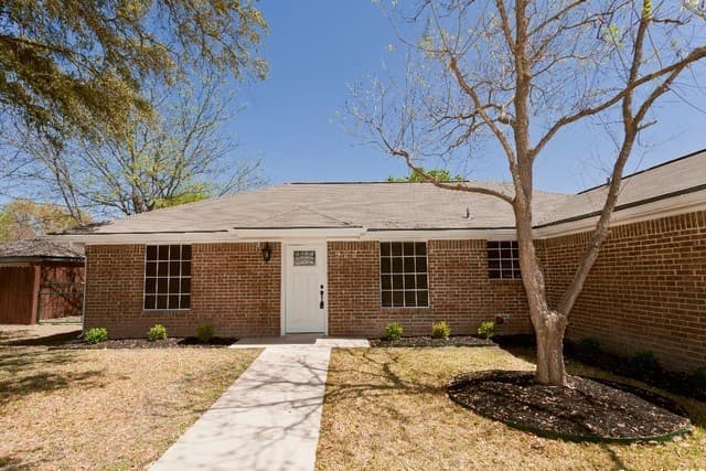 rental at 927  Lipan Dr in New Braunfels, TX — photo 2