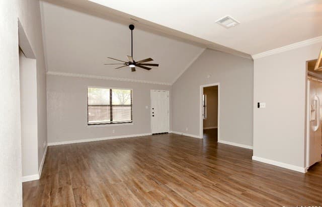 rental at 927  Lipan Dr in New Braunfels, TX — photo 3