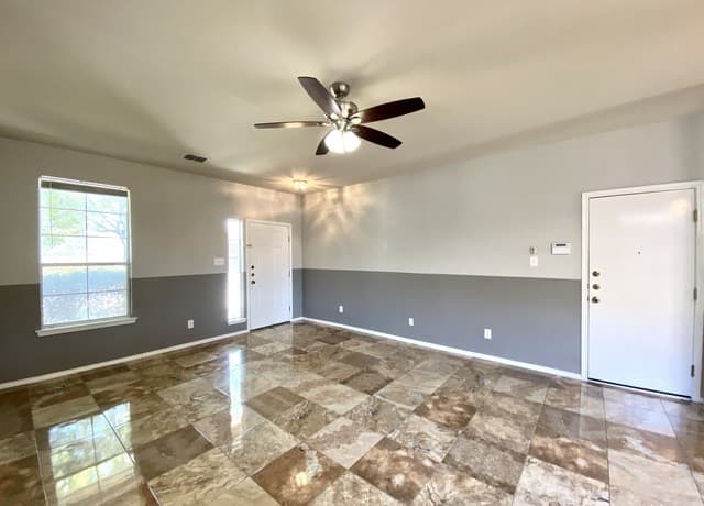 rental at 143  Cardinal Way in San Antonio, TX — photo 3