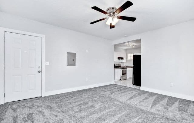rental at 1020 W French Pl Unit 4 in San Antonio, TX — photo 1