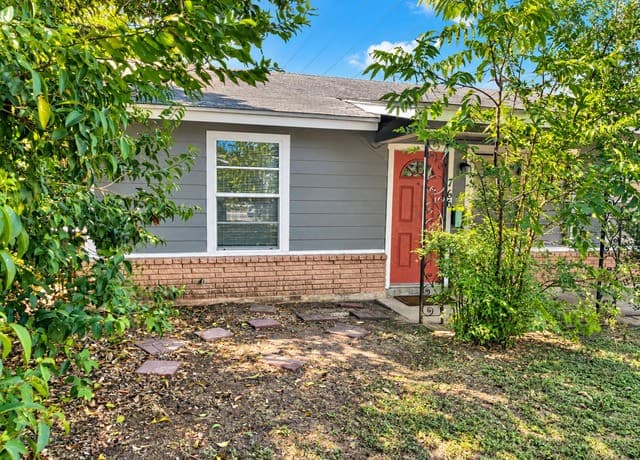 rental at 766  Edgebrook Ln in San Antonio, TX — photo 3