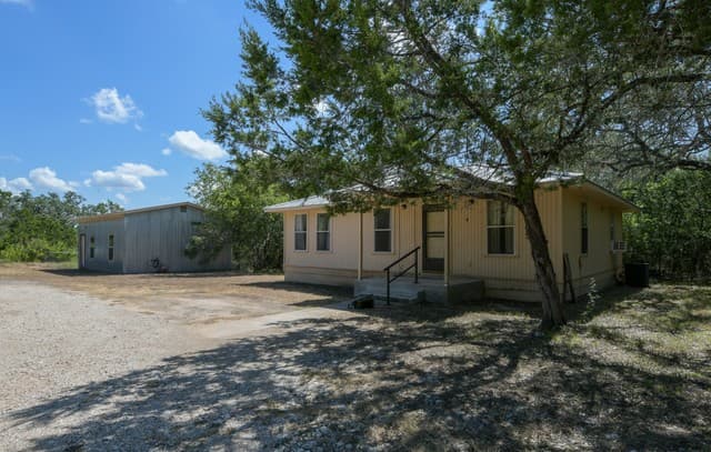 rental at 930  County Road 342 in Hondo, TX — photo 1