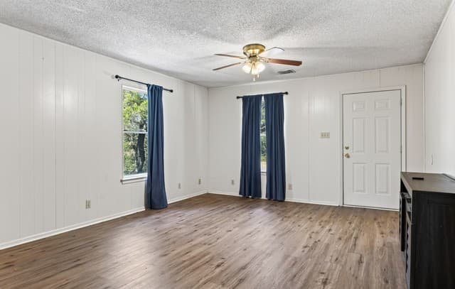 rental at 930  County Road 342 in Hondo, TX — photo 5