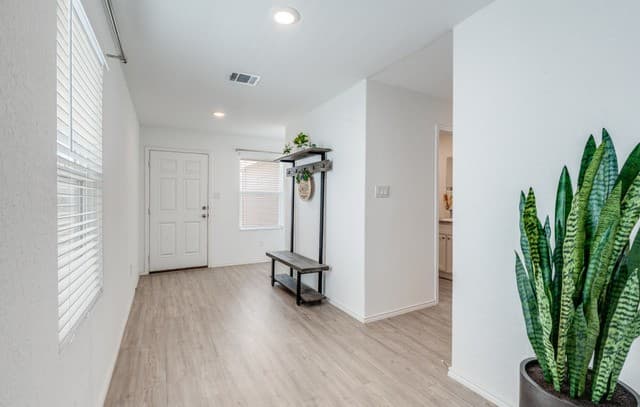 rental at 5119  Hornbeck Hts in Converse, TX — photo 2