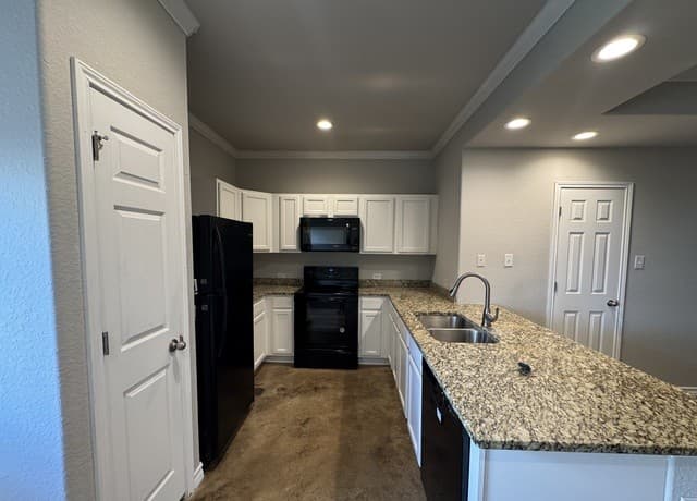 rental at 16922  Dancing Ava Unit 3 in Selma, TX — photo 5