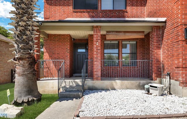 rental at 3111  Arroyo Pass in San Antonio, TX — photo 2