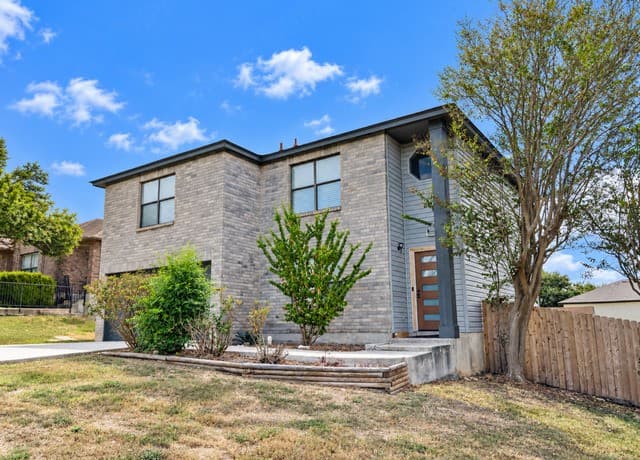 rental at 7914  Chestnut Barr in Converse, TX — photo 3