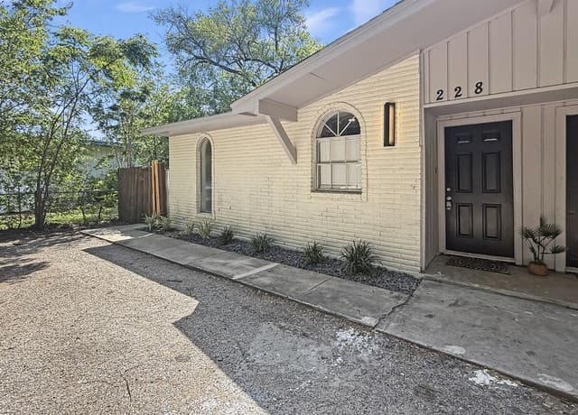 rental at 226  Melliff in San Antonio, TX — photo 2