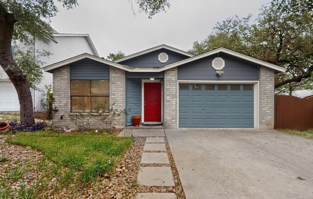 rental at 12910  Hunters Moon in San Antonio, TX — photo 2