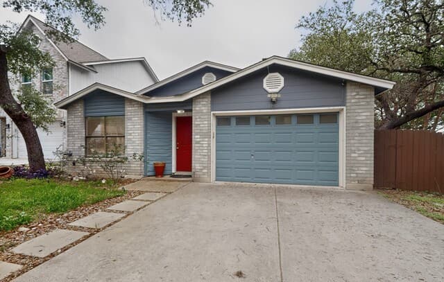 rental at 12910  Hunters Moon in San Antonio, TX — photo 4