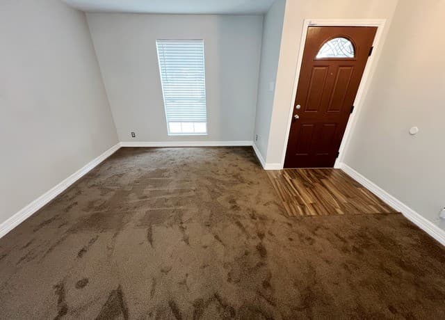 rental at 5803  Bronco Way in San Antonio, TX — photo 4