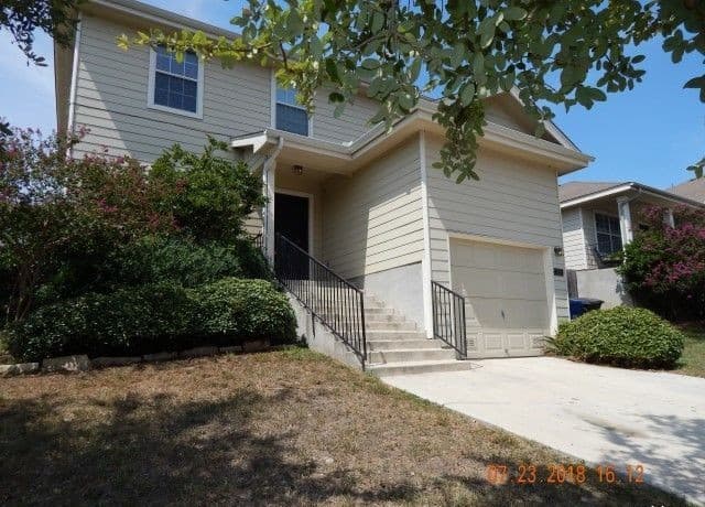 rental at 7127  Comet Mnr in San Antonio, TX — photo 2