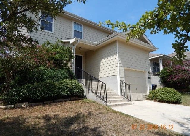 rental at 7127  Comet Mnr in San Antonio, TX — photo 3